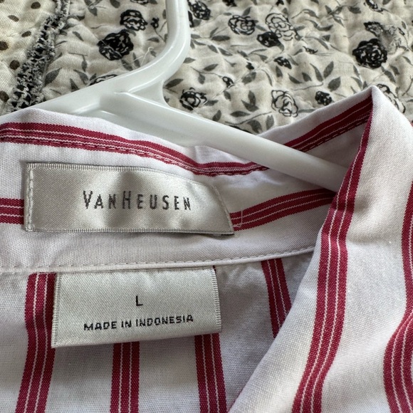 Van Heusen LongSleeve Button up - Picture 2 of 6